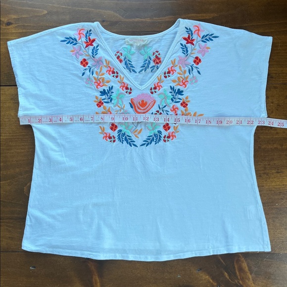 Solitaire Floral Embroidered White Cap Sleeve Boxy V Neck Tee Shirt Sz M - Picture 7 of 13